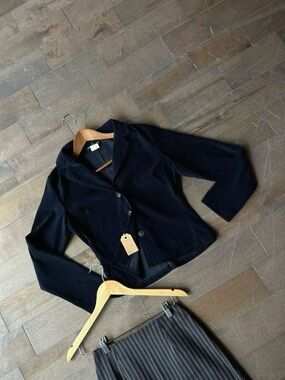 Tailored Black Women's Blazer - Classic Single-Breasted Jacket